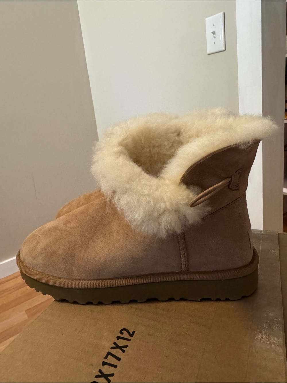 UGG Women’s Chestnut Short Shearling Button Boot - Picture 3 of 5